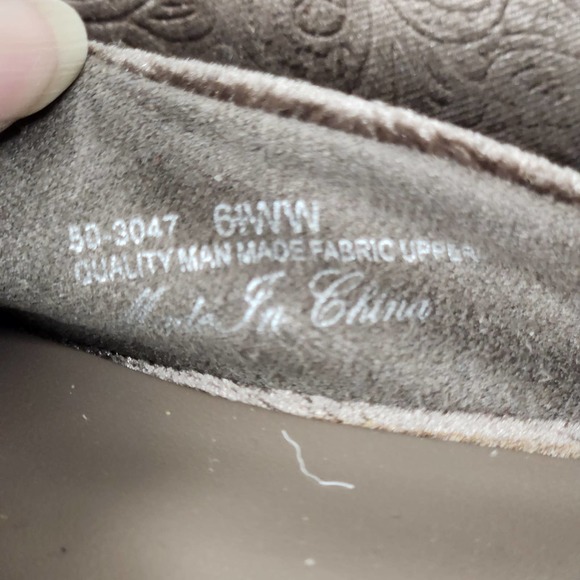 Bella Vita Women's Bab's Mule 6.5 Taupe Embossed Velvet - Picture 9 of 9